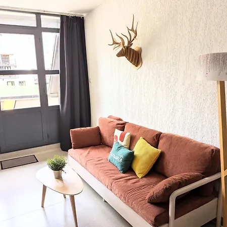 Апартаменты Le Joli Terra'cottage Сен-Лари-Сулан